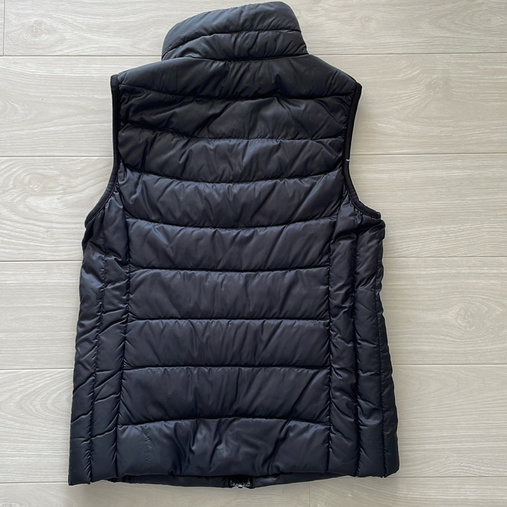 Set/4 Uniqlo Puffer Vests - Picture 9 of 16